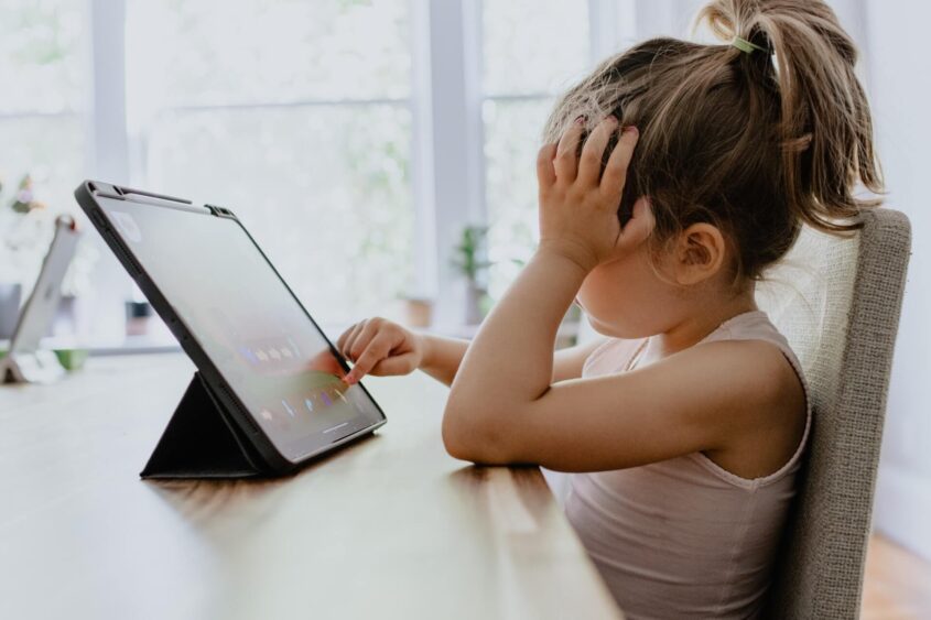 Picture of Kid using Screen